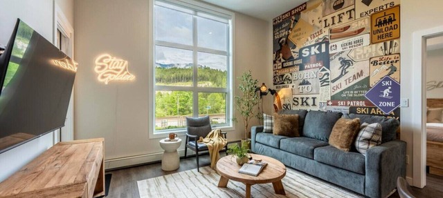 Apres Ski | DT | MtnView | TopFloor | AC | Sleep 6 in Golden