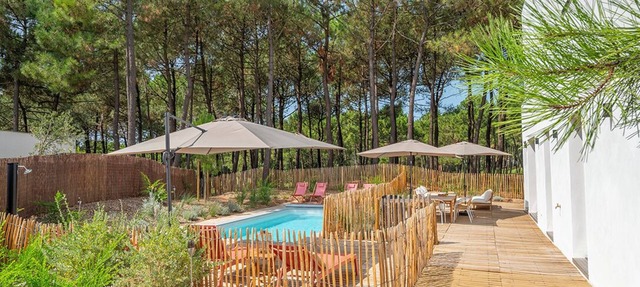 Architect-designed villa, La Palmyre golf course, 400m from beaches, swimming pool, sleeps 9 in Les Mathes