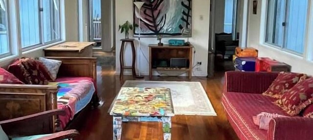 Artists home above rainforest sleeps 10 with pool in Tamborine Mountain