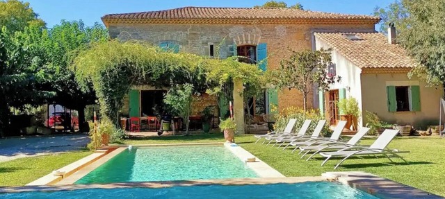 Authentic, spacious farmhouse in the Camargue, in a quiet location near a castle, with a private pool in Aimargues