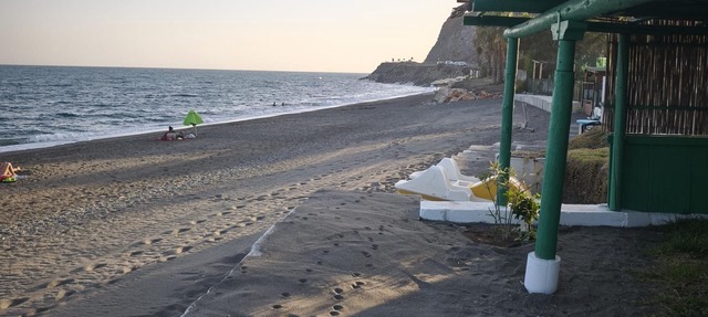Beach house in Valle Niza with direct sea access and parking in Málaga