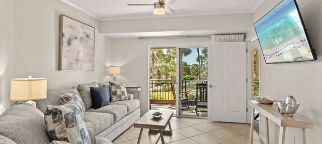BEACHFRONT! Fully Stocked. FLYING? . KIDS? No Problem - No Stress. in Miramar Beach