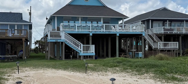 Beachfront - Pirate's Treasure - 6 bed 4 bath, large deck in Surfside Beach