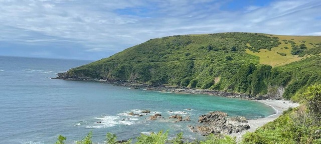 Beautiful seafront holiday home,Hot Tub,Stunning views, by the Beach/Coast path in Looe