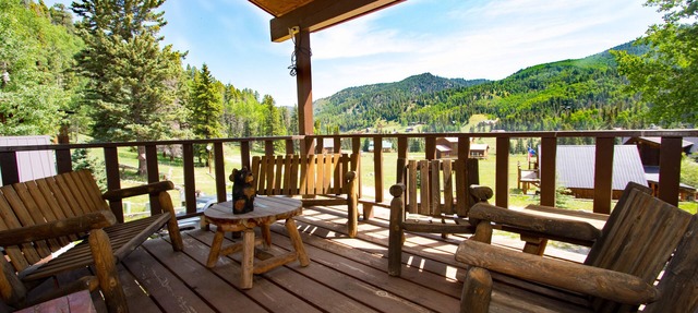 Beautiful Upper Valley cabin w/space for large groups! Mountain Paradise! in Red River