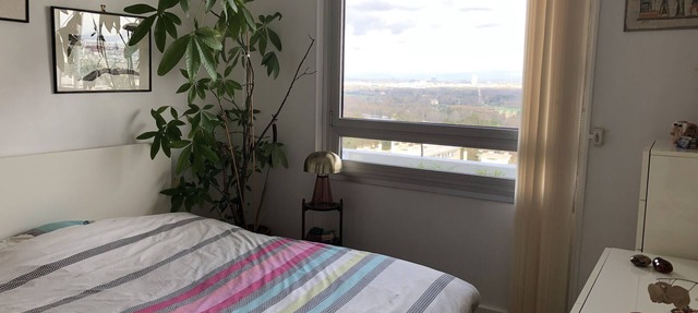 Bel Appartement- Terrasse. Vue Exceptionnelle Paris à 15 mn Train, Tram, bus in Saint-Cloud