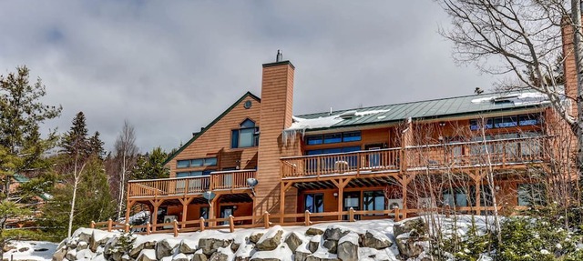 Bright Mount Washington Cabin for a Vacation in New Hampshire in Carroll