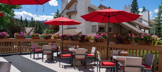 Bright & Spacious for 8 | Access to 2 hot tubs! in Banff