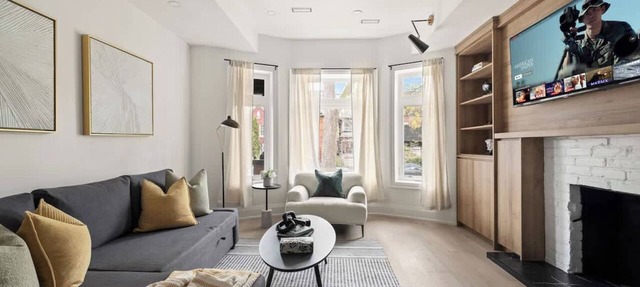 Bright West End Gem, Walk to Waterfront! in Toronto