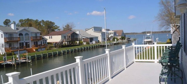 CANAL FRONT - GREAT VIEWS - 5 BDRM, 3&1/2 BATHS, 2 KINGS, GOLF, RELAX. in Ocean Pines