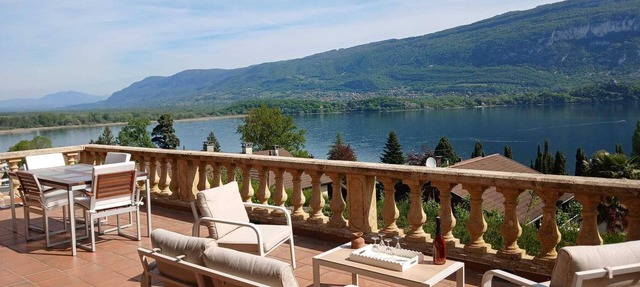 "Casa Frangi" Enchanting view of Lac du Bourget, beach within walking distance in Conjux