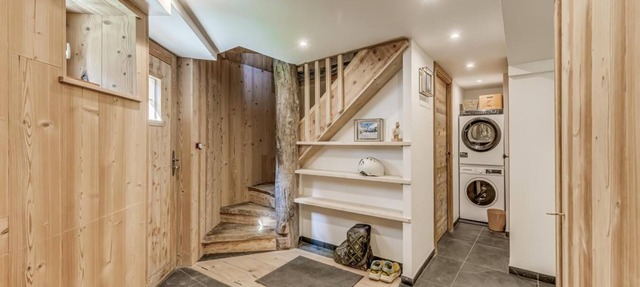 Chalet, 50m from ski slopes, view mountain, terrace, fireplace or stove, tv, ski locker, 130m² in Tignes