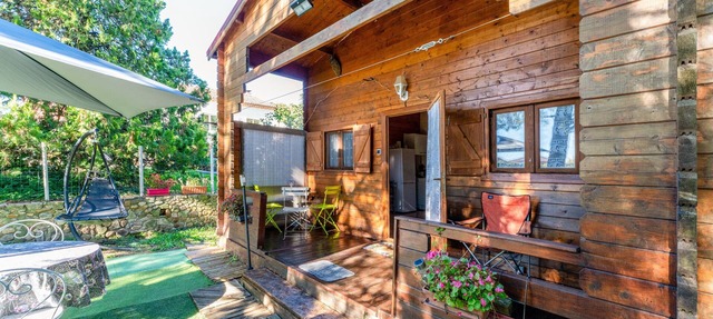 Chalet "Gîte" with Private Pool, Wi-Fi, and Air Conditioning in St Paulet de Caisson