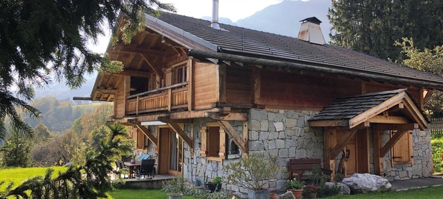 Chalet Les Champerons Entre Lacs et Montagnes in Marthod