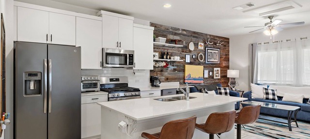 Charming 3-bedroom Townhome conveniently located in Georgetown in Georgetown