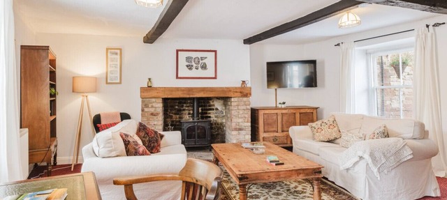 Charming Cotswolds Retreat in the Heart of Dursley in Dursley