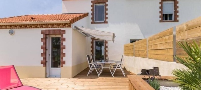 Charming Countryside Home near the Sea with Playground and Baby Gear in Saint-Viaud