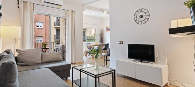 Charming Eixample Apartment: Steps from EAE Business School in Barcelona