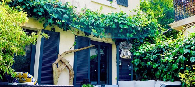 Charming House with a Terrace and Garden in Paris in Paris