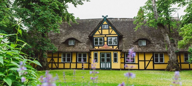 Charming manor house near the Baltic Sea with fireplace and plenty of space in Damp