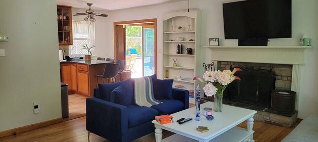 Charming Split-Level House with heated pool, hot tub & a brand-new septic system in Hampton Bays