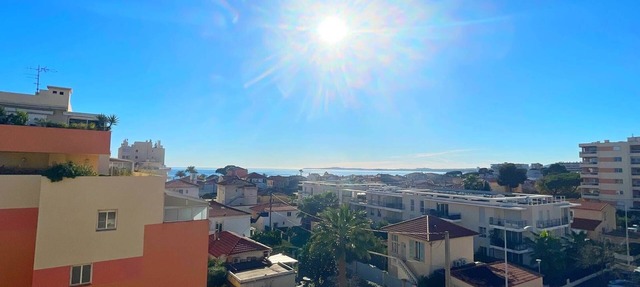 Charming Studio Panoramic sea view Clim shops sea 200m private parking in CAGNES SUR MER