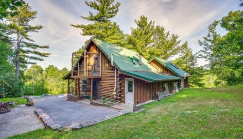 Charming Wellesley Island Cabin Near State Parks in Collins Landing