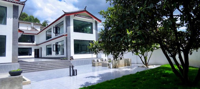 Cloudy House in Lijiang