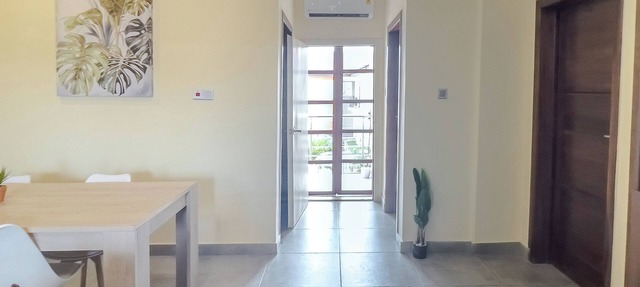 Comfortable and spacious 2-bedroom apartment with queen-size beds, Wi-Fi, and Netflix in East Legon in Accra