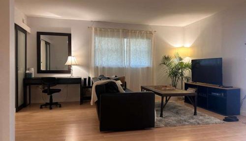 Comfortable Central Escape 8 Minutes to Downtown in Tampa