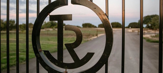 Contemporary Waterfront Ranch Villa at Twin Canyons Longhorn Ranch in Granbury