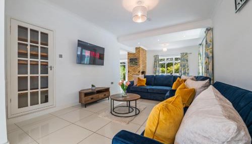 Contractor Accommodation Peterborough- Parking-Business and Work Stays in Peterborough
