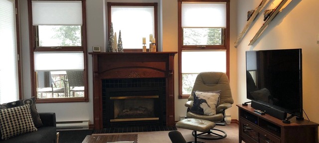 Corner Grandview Condo - 2 Bed/2 Bath w/Laundry, BBQ & Deck in Silver Star Mountain