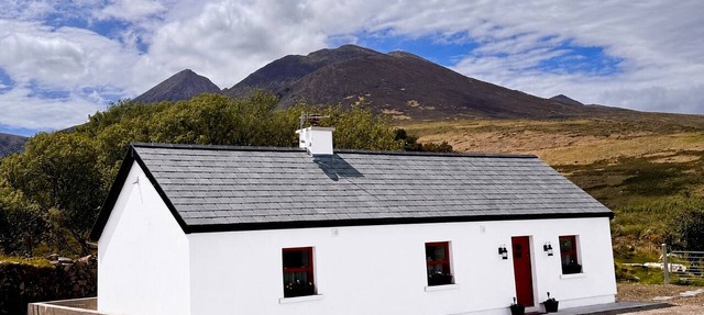 Cottage Sleeps 4 with Parking in Killarney