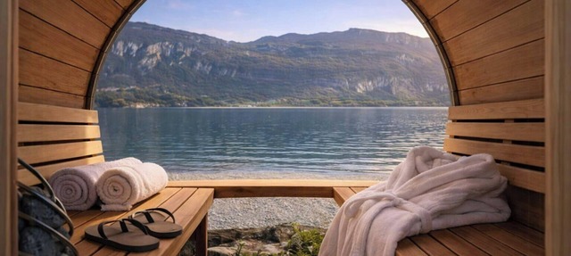 Cottage with sauna by Lake Bourget in Conjux