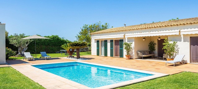 Country House 'Sa Finca' with Mountain Views, Wi-Fi, and Air Conditioning in Muro
