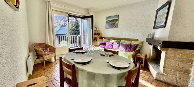"Cozy 2-Room Mountain Apartment with Fireplace & Ski Shuttle - Sleeps 6" in Le Monêtier-les-Bains