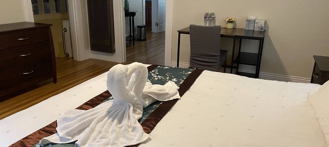Cozy living, one block from Downtown Burlingame in Burlingame