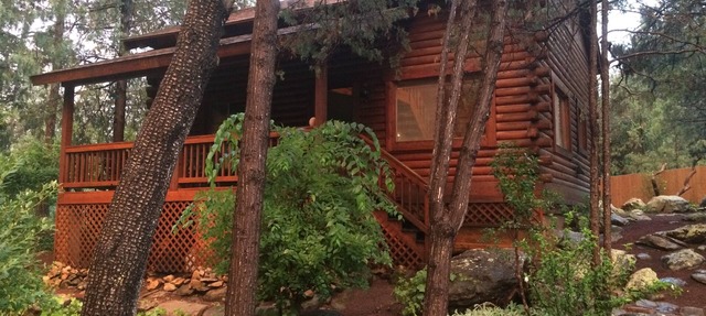 Cozy streamfront cabin nestled in the pines in Payson