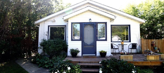 Cute and cozy cabin a minute walk from the lake. in Sylvan Lake