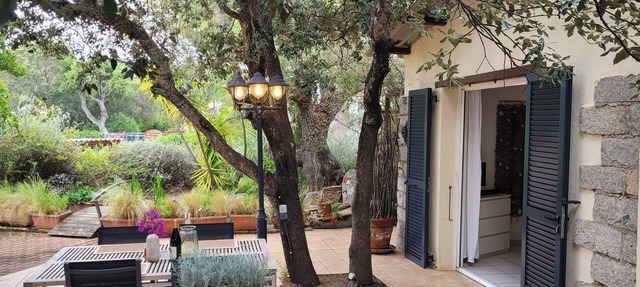 direct beach area, large terrace, summer kitchen, high equipment, pizza oven in Zonza