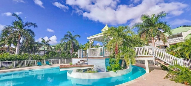 Dolce Riviera – Walk to Beach, Pool View, 2 Bedrooms in Anse Marcel