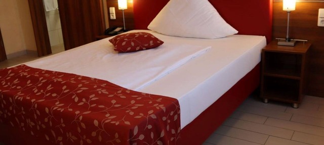 Double Room for Single Occupancy - Land-gut-Hotel am Ring in Meuspath