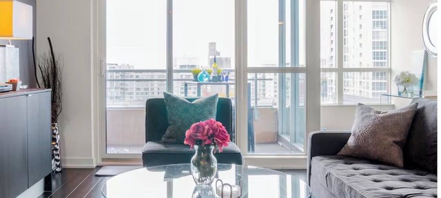 Elegant 2BR/2BA Condo with Balcony Overlooking Park - 8min walk to Rogers Centre in Toronto