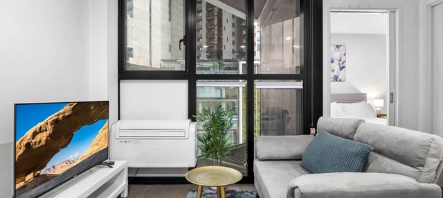 Elevated 1-Bed Retreat Near Crown in Southbank