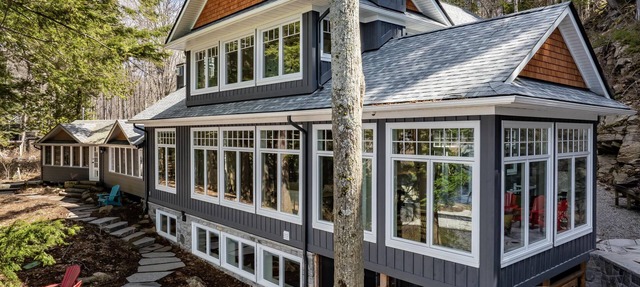 Exceptional 7 bed 5 bath cottage on Lake of Bays with captivating sunset views in Dwight