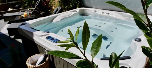 Executive Suite with Private Hot Tub SkyTV in Saffron Walden