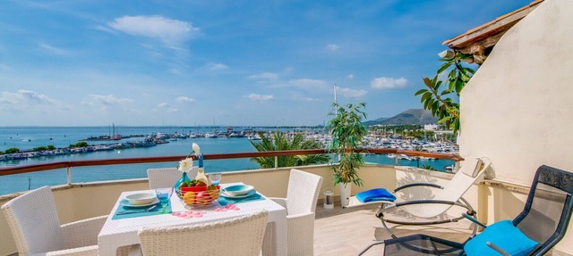 Flat Blue Attic Beach with Sea View Port Alcudia in Alcúdia