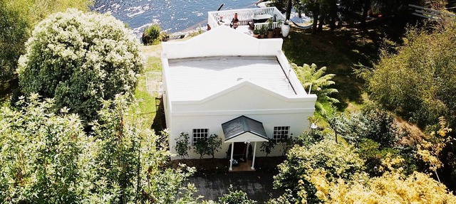 Forth River Cottage - Luxury Bed and Breakfast by the River in Forth