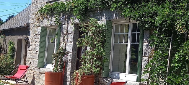 Family home in country with pool, lovely private gardens. Sleeps 6 in Jugon-Les-Lacs - Commune Nouvelle